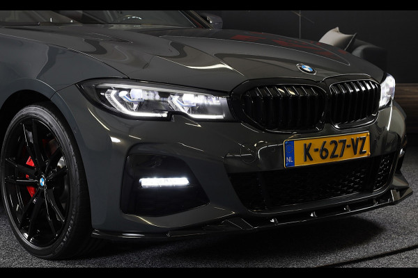 BMW 3 Serie Touring 320e M Line / Carbon / Bruin Leder / Navi / Camera / Cruise Control / F1 / Open Panorama / Led / Pdc / 19 Inch
