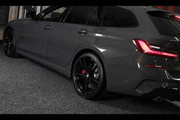 BMW 3 Serie Touring 320e M Line / Carbon / Bruin Leder / Navi / Camera / Cruise Control / F1 / Open Panorama / Led / Pdc / 19 Inch