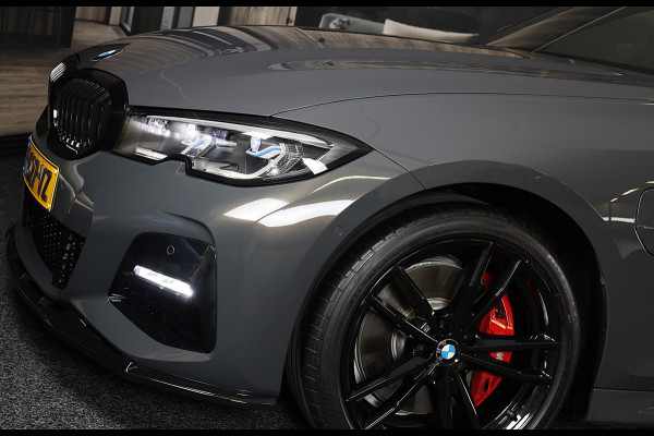 BMW 3 Serie Touring 320e M Line / Carbon / Bruin Leder / Navi / Camera / Cruise Control / F1 / Open Panorama / Led / Pdc / 19 Inch