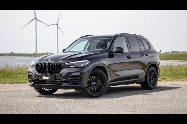 BMW X5 xDrive45e Executive CARPLAY / CAMERA / DEALER ONDERHOUDEN / LEER / STOELVERWARMING / BLACK ON BLACK