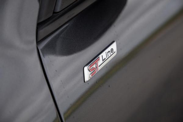 Ford Kuga 2.5 PHEV ST-Line PANORAMADAK / CARPLAY / TREKHAAK / DEALER ONDERHOUDEN / CAMERA