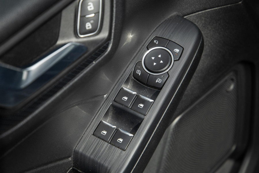 Ford Kuga 2.5 PHEV ST-Line PANORAMADAK / CARPLAY / TREKHAAK / DEALER ONDERHOUDEN / CAMERA