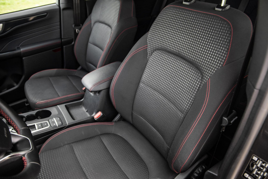 Ford Kuga 2.5 PHEV ST-Line PANORAMADAK / CARPLAY / TREKHAAK / DEALER ONDERHOUDEN / CAMERA