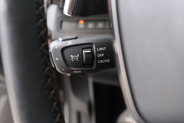 Peugeot 3008 1.6 HYbrid 225 GT Automaat - N.A.P. Airco, Cruise, Camera, Virtual Display, Stoelverwarming.
