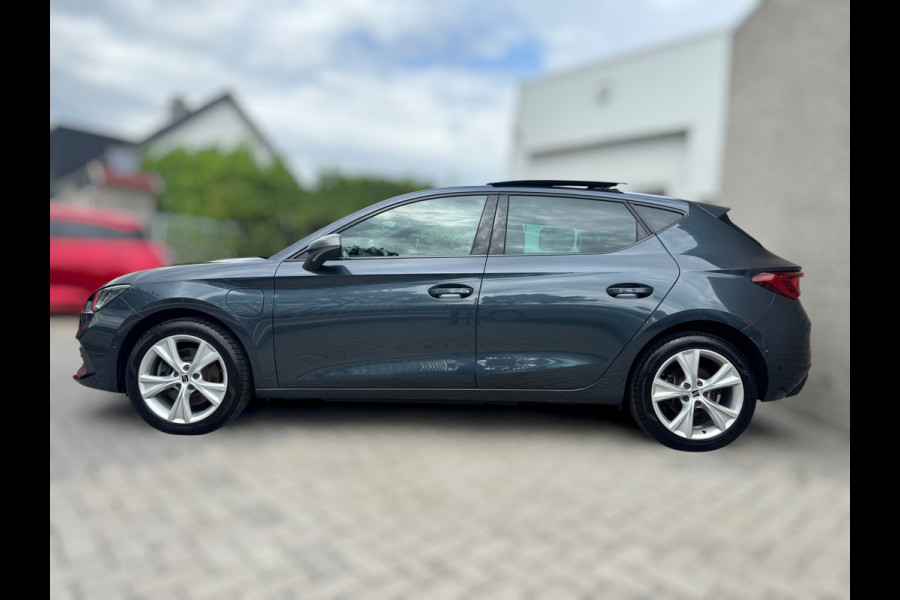 Seat Leon 1.4 TSI eHybrid PHEV FR Business Intense SOH 94,13% / PANORAMADAK / CAMERA / STOELVERWARMING / CARPLAY / NAVI