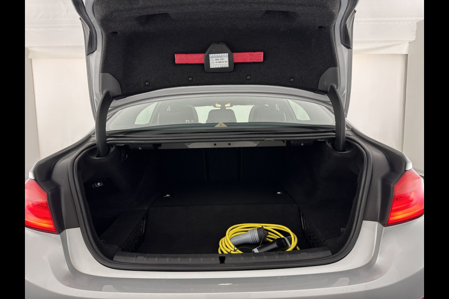 BMW 5 Serie 530e iPerformance High Executive (Plug-in) Aut.*PANO | LEATHER | FULL-LED | TOPVIEW | KEYLESS | HARMAN/KARDON | BLINDSPOT | MEMORY-PACK | HEATED-COMFORTSEATS | DIGI-COCKPIT | AMBIENTLIGHT | NAVI-FULLMAP | 20''ALU*