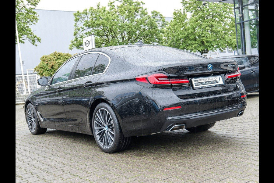 BMW 5 Serie 530e Limousine ** LASER, LEDER, NAVI+, HuD, 19-inch LMV, KEYLESS, ALARM ** UNFALLFREI ** ** INFORMEER OOK NAAR ONZE AANTREKKELIJKE FINANCIAL-LEASE TARIEVEN **