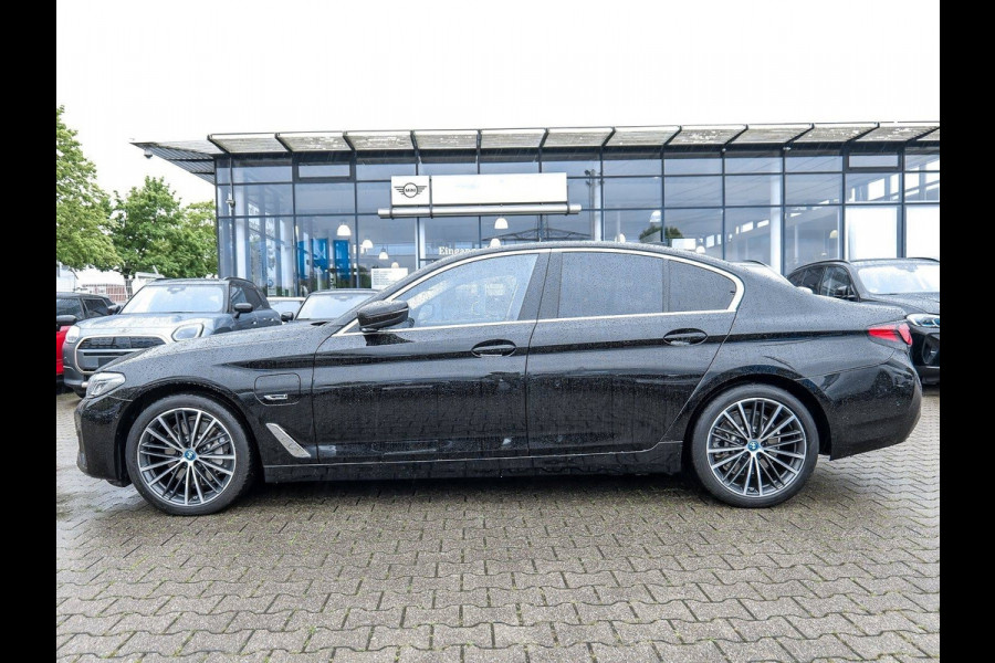BMW 5 Serie 530e Limousine ** LASER, LEDER, NAVI+, HuD, 19-inch LMV, KEYLESS, ALARM ** UNFALLFREI ** ** INFORMEER OOK NAAR ONZE AANTREKKELIJKE FINANCIAL-LEASE TARIEVEN **