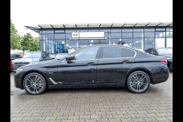 BMW 5 Serie 530e Limousine ** LASER, LEDER, NAVI+, HuD, 19-inch LMV, KEYLESS, ALARM ** UNFALLFREI ** ** INFORMEER OOK NAAR ONZE AANTREKKELIJKE FINANCIAL-LEASE TARIEVEN **