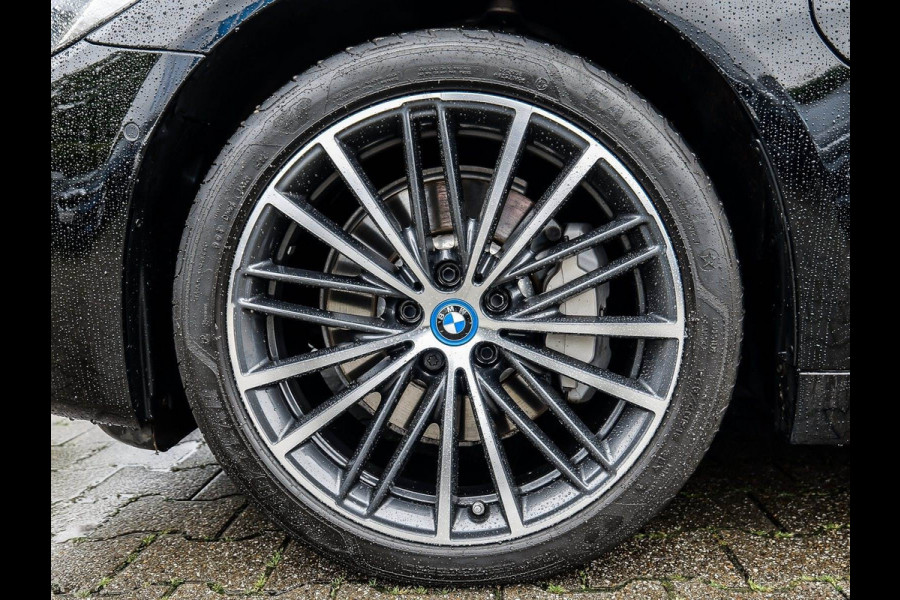BMW 5 Serie 530e Limousine ** LASER, LEDER, NAVI+, HuD, 19-inch LMV, KEYLESS, ALARM ** UNFALLFREI ** ** INFORMEER OOK NAAR ONZE AANTREKKELIJKE FINANCIAL-LEASE TARIEVEN **
