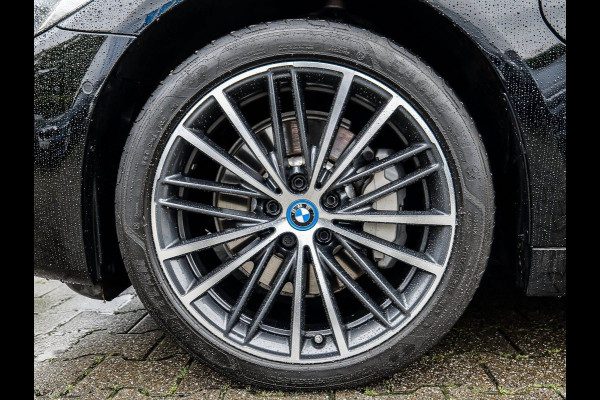 BMW 5 Serie 530e Limousine ** LASER, LEDER, NAVI+, HuD, 19-inch LMV, KEYLESS, ALARM ** UNFALLFREI ** ** INFORMEER OOK NAAR ONZE AANTREKKELIJKE FINANCIAL-LEASE TARIEVEN **