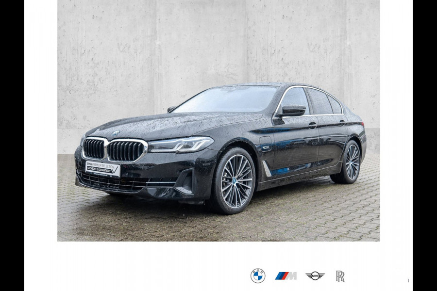 BMW 5 Serie 530e Limousine ** LASER, LEDER, NAVI+, HuD, 19-inch LMV, KEYLESS, ALARM ** UNFALLFREI ** ** INFORMEER OOK NAAR ONZE AANTREKKELIJKE FINANCIAL-LEASE TARIEVEN **