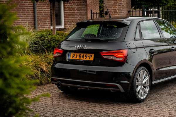 Audi A1 Sportback 1.0 TFSI Adrenalin 95 PK S-Line App-Connect Navi Airco 17''