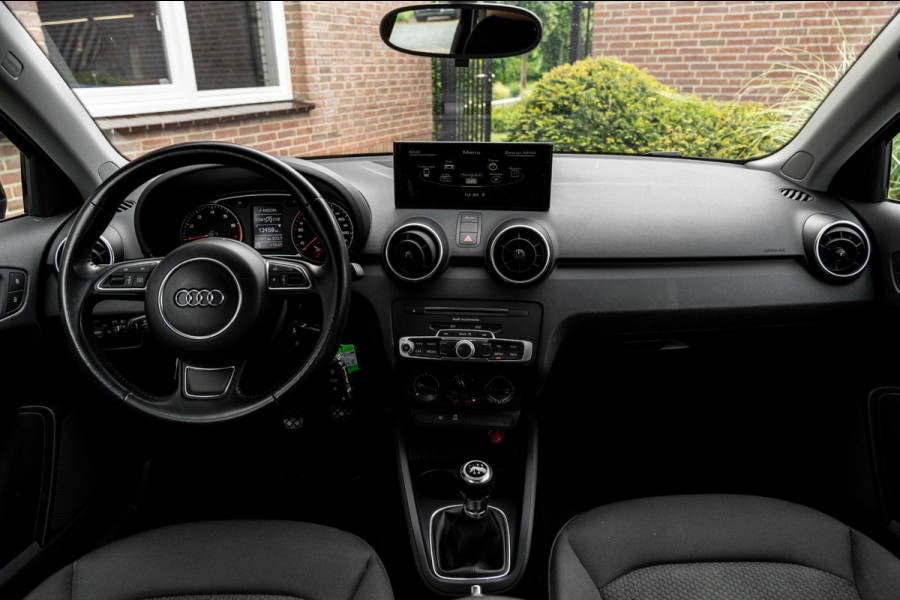 Audi A1 Sportback 1.0 TFSI Adrenalin 95 PK S-Line App-Connect Navi Airco 17''