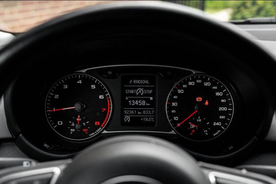Audi A1 Sportback 1.0 TFSI Adrenalin 95 PK S-Line App-Connect Navi Airco 17''