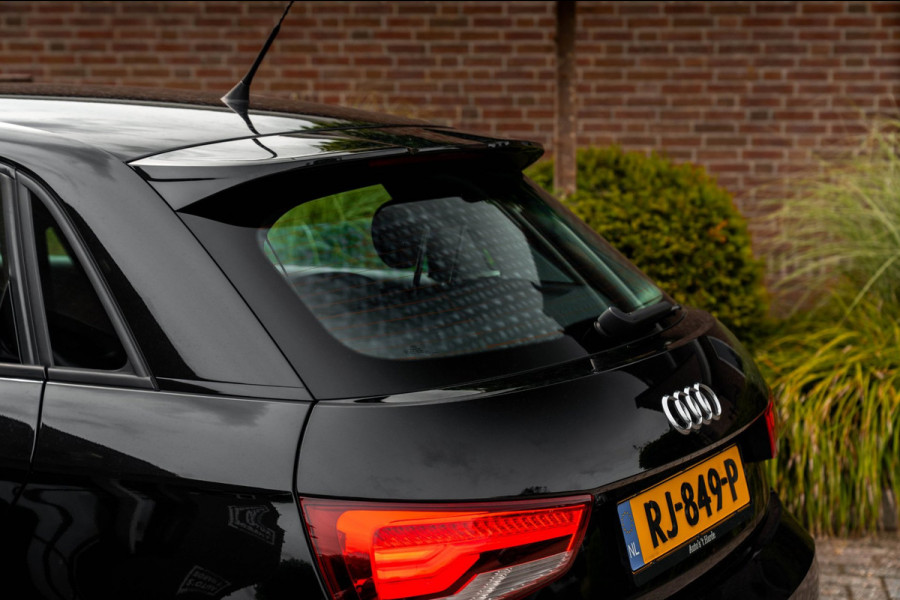 Audi A1 Sportback 1.0 TFSI Adrenalin 95 PK S-Line App-Connect Navi Airco 17''