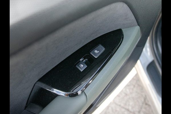 Kia Sportage 1.6 T-GDi Plug-in Hybrid AWD Dark Edition l Lederlook bekleding l Stoel Stuur verwarming l Dark chrome accenten l