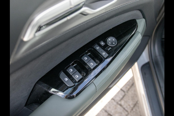 Kia Sportage 1.6 T-GDi Plug-in Hybrid AWD Dark Edition l Lederlook bekleding l Stoel Stuur verwarming l Dark chrome accenten l
