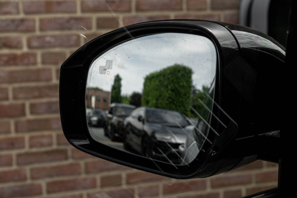 Land Rover Range Rover P400e Limited Edition 404 PK SVO Kleur Pano Soft-Close Keyless Meridian 21''