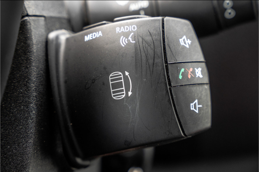 Renault Master 2.3dCi | Bakwagen met Laadklep | LED | Carplay | Camera | Cruise