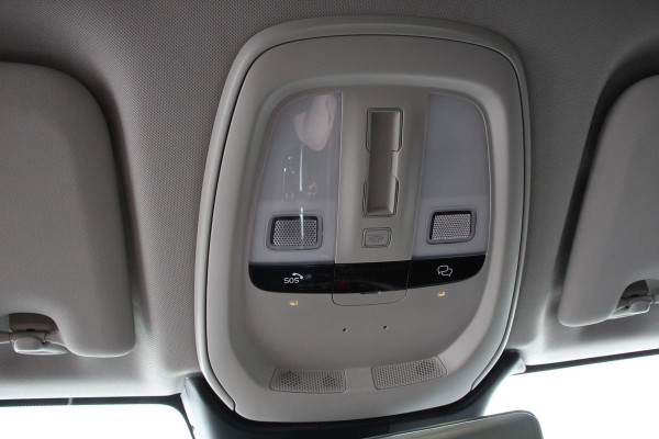 Volvo XC60 2.0 T6 Plug-in hybrid AWD Plus Dark Automaat Leder Navigatie Google Harman Kardon Panorama dak Lichtmetalen Velgen 19" Dab Stoelverwarming Camera Led