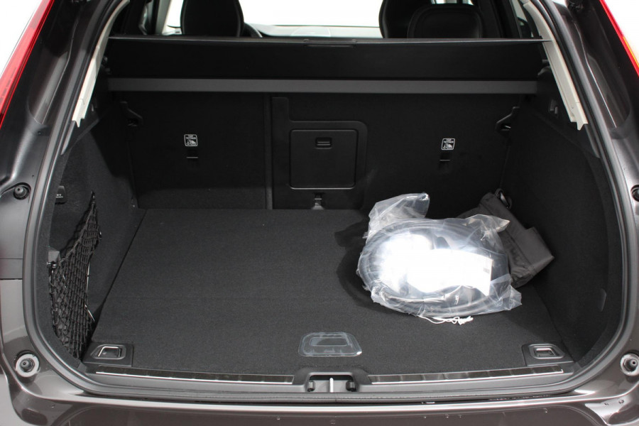 Volvo XC60 2.0 T6 Plug-in hybrid AWD Plus Dark Automaat Leder Navigatie Google Harman Kardon Panorama dak Lichtmetalen Velgen 19" Dab Stoelverwarming Camera Led