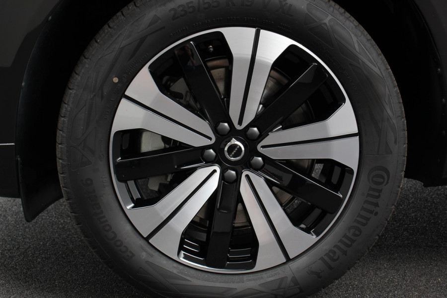 Volvo XC60 2.0 T6 Plug-in hybrid AWD Plus Dark Automaat Leder Navigatie Google Harman Kardon Panorama dak Lichtmetalen Velgen 19" Dab Stoelverwarming Camera Led