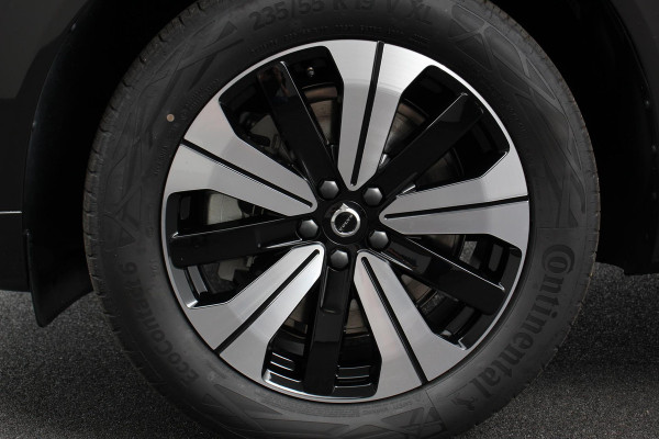 Volvo XC60 2.0 T6 Plug-in hybrid AWD Plus Dark Automaat Leder Navigatie Google Harman Kardon Panorama dak Lichtmetalen Velgen 19" Dab Stoelverwarming Camera Led