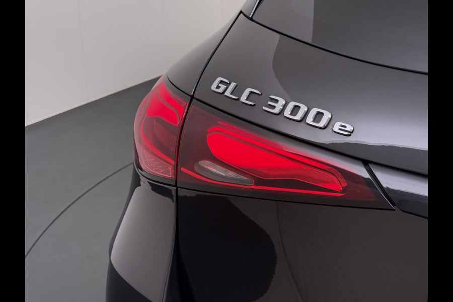 Mercedes-Benz GLC 300 e 4MATIC AMG Line | Luchtvering Achterasbesturing Trekhaak Burmester HUD Pano Memory