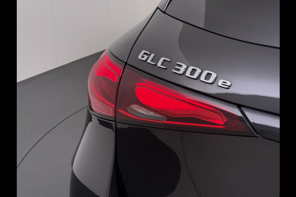 Mercedes-Benz GLC 300 e 4MATIC AMG Line | Luchtvering Achterasbesturing Trekhaak Burmester HUD Pano Memory