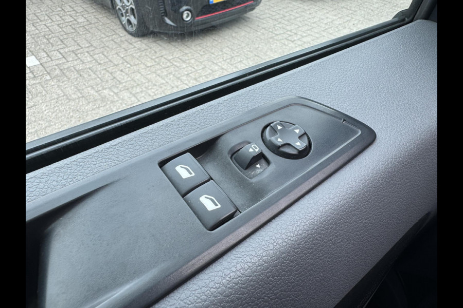Peugeot e-Expert Standard Asphalt 75 kWh ZUID 136pk | L2 | 92,8% SoH | Cruise Control | Blind Spot Assist | Apple CarPlay |
