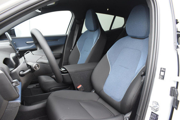 Volvo EX30 272PK Single Motor Extended Range Europa 69 kWh / Adaptive Cruise Control / Harman Kardon / Extra getint glas / Stoelverwarming / Stuurverwarming / Achteruitrijcamera / Elektrisch verstelbare stoelen / 20" velgen