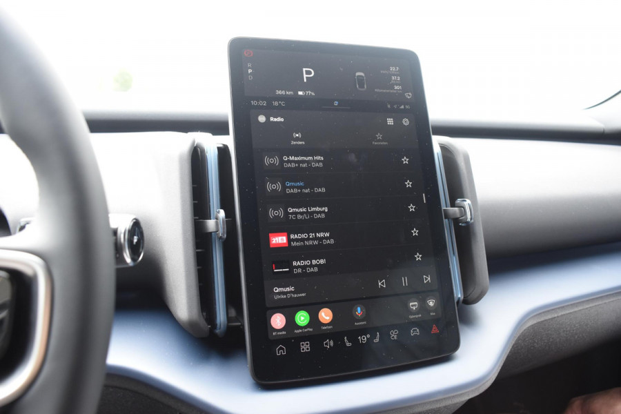 Volvo EX30 272PK Single Motor Extended Range Europa 69 kWh / Adaptive Cruise Control / Harman Kardon / Extra getint glas / Stoelverwarming / Stuurverwarming / Achteruitrijcamera / Elektrisch verstelbare stoelen / 20" velgen