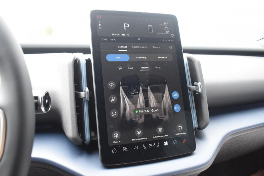 Volvo EX30 272PK Single Motor Extended Range Europa 69 kWh / Adaptive Cruise Control / Harman Kardon / Extra getint glas / Stoelverwarming / Stuurverwarming / Achteruitrijcamera / Elektrisch verstelbare stoelen / 20" velgen