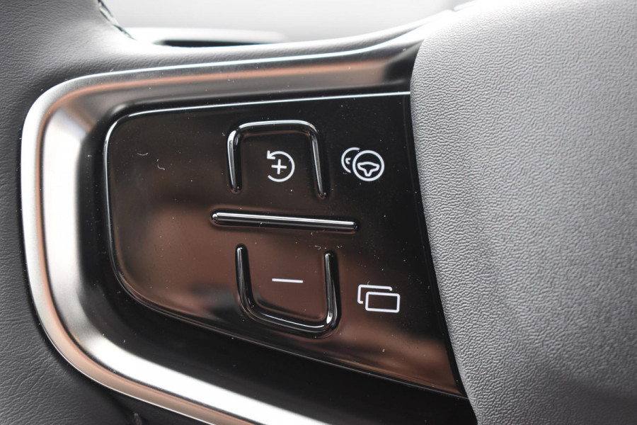Volvo EX30 272PK Single Motor Extended Range Europa 69 kWh / Adaptive Cruise Control / Harman Kardon / Extra getint glas / Stoelverwarming / Stuurverwarming / Achteruitrijcamera / Elektrisch verstelbare stoelen / 20" velgen
