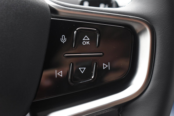 Volvo EX30 272PK Single Motor Extended Range Europa 69 kWh / Adaptive Cruise Control / Harman Kardon / Extra getint glas / Stoelverwarming / Stuurverwarming / Achteruitrijcamera / Elektrisch verstelbare stoelen / 20" velgen