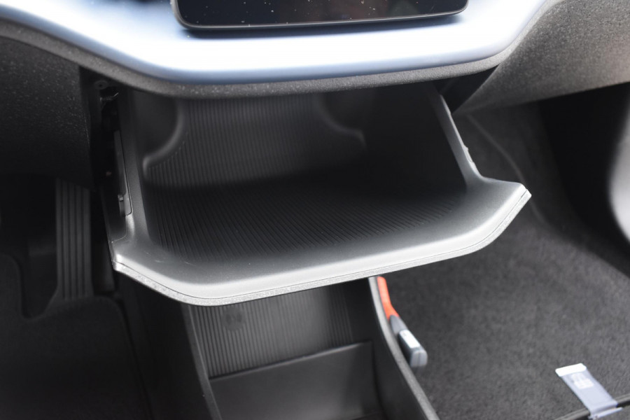 Volvo EX30 272PK Single Motor Extended Range Europa 69 kWh / Adaptive Cruise Control / Harman Kardon / Extra getint glas / Stoelverwarming / Stuurverwarming / Achteruitrijcamera / Elektrisch verstelbare stoelen / 20" velgen