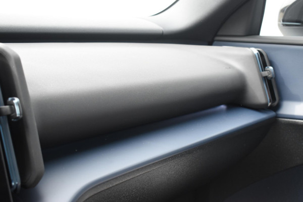 Volvo EX30 272PK Single Motor Extended Range Europa 69 kWh / Adaptive Cruise Control / Harman Kardon / Extra getint glas / Stoelverwarming / Stuurverwarming / Achteruitrijcamera / Elektrisch verstelbare stoelen / 20" velgen