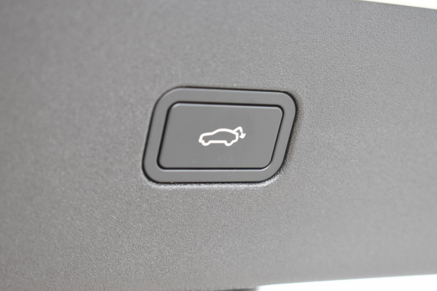 Volvo EX30 272PK Single Motor Extended Range Europa 69 kWh / Adaptive Cruise Control / Harman Kardon / Extra getint glas / Stoelverwarming / Stuurverwarming / Achteruitrijcamera / Elektrisch verstelbare stoelen / 20" velgen