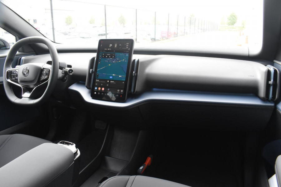 Volvo EX30 272PK Single Motor Extended Range Europa 69 kWh / Adaptive Cruise Control / Harman Kardon / Extra getint glas / Stoelverwarming / Stuurverwarming / Achteruitrijcamera / Elektrisch verstelbare stoelen / 20" velgen