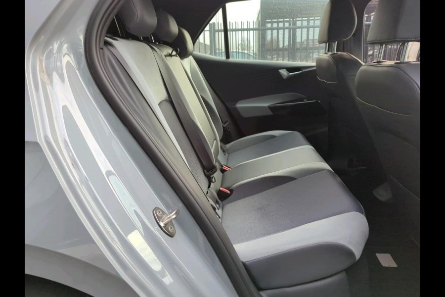 Volkswagen ID.3 Pro S 77 kWh Long Range 204PK | Navigatie | Stoelverwarming | 19" LM velgen |