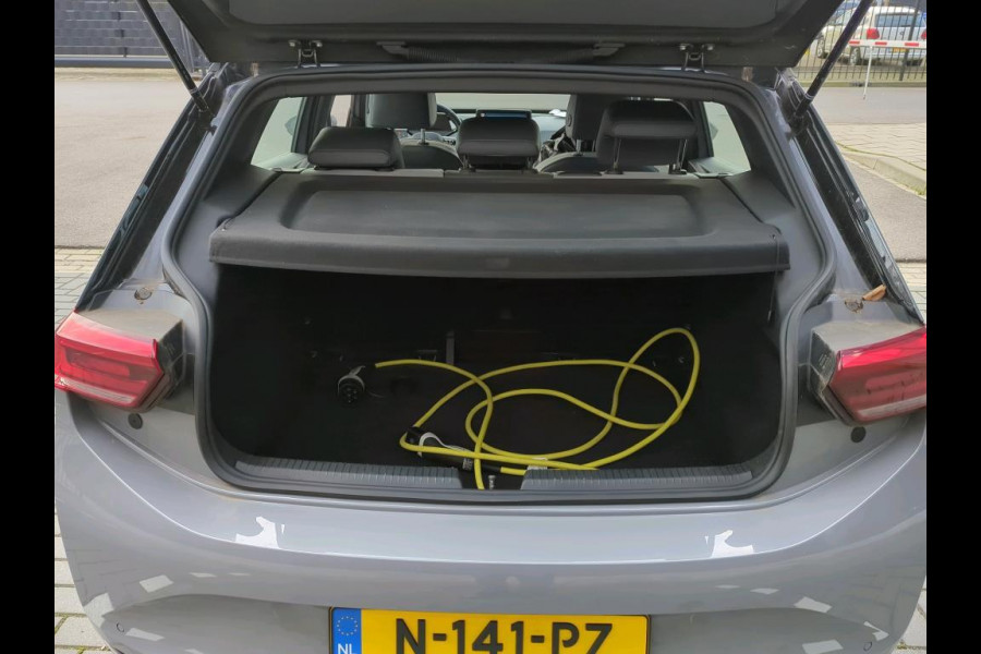 Volkswagen ID.3 Pro S 77 kWh Long Range 204PK | Navigatie | Stoelverwarming | 19" LM velgen |
