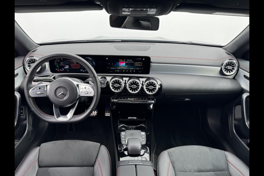 Mercedes-Benz CLA-Klasse 180 AMG Line AMG-LINE | SFEER VERLICHTING | WIDE-SCREEN
