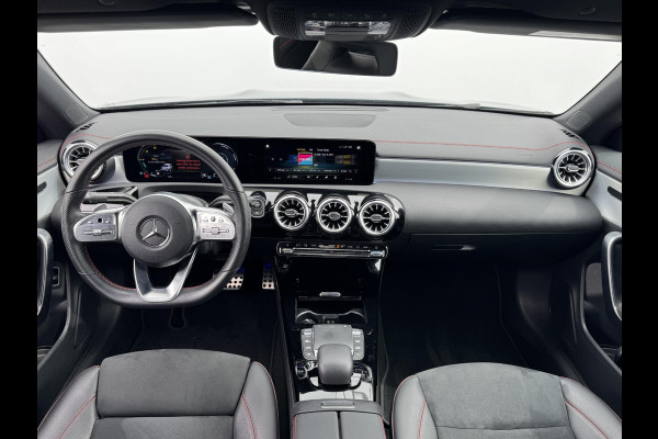 Mercedes-Benz CLA-Klasse 180 AMG Line AMG-LINE | SFEER VERLICHTING | WIDE-SCREEN