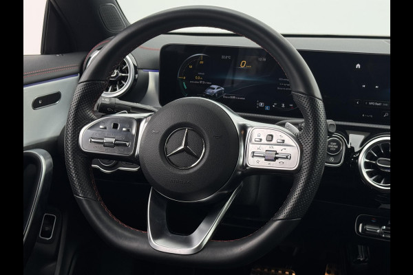 Mercedes-Benz CLA-Klasse 180 AMG Line AMG-LINE | SFEER VERLICHTING | WIDE-SCREEN