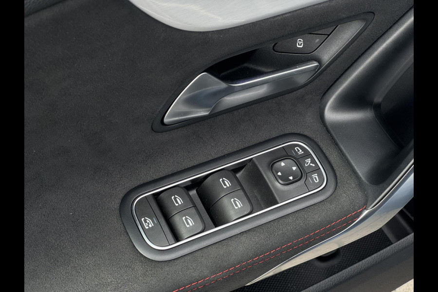 Mercedes-Benz CLA-Klasse 180 AMG Line AMG-LINE | SFEER VERLICHTING | WIDE-SCREEN