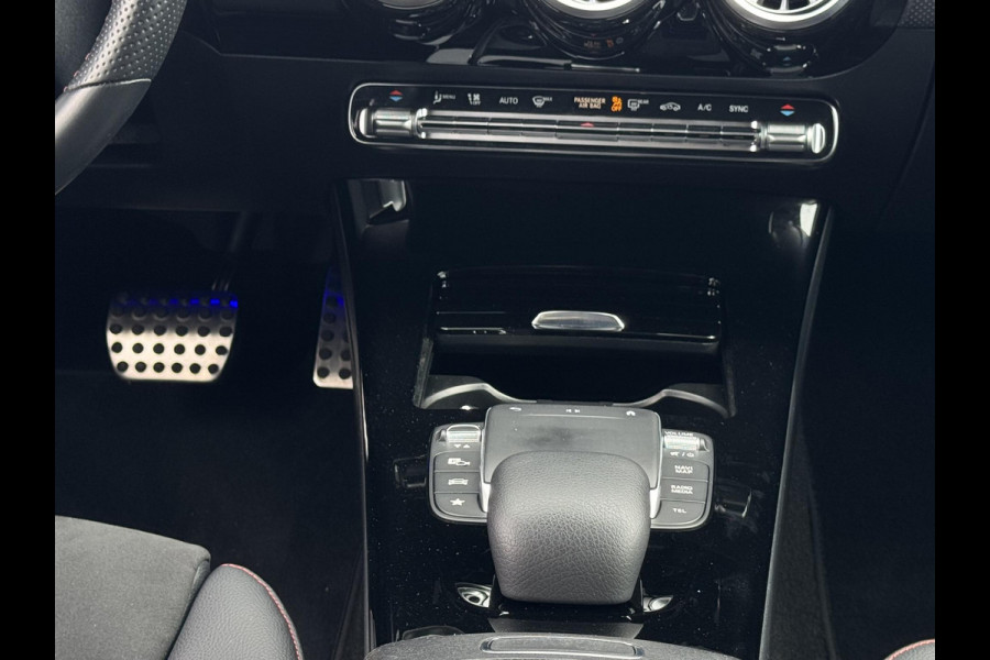 Mercedes-Benz CLA-Klasse 180 AMG Line AMG-LINE | SFEER VERLICHTING | WIDE-SCREEN