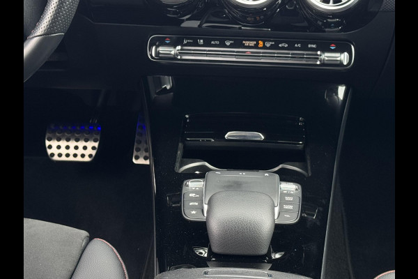 Mercedes-Benz CLA-Klasse 180 AMG Line AMG-LINE | SFEER VERLICHTING | WIDE-SCREEN