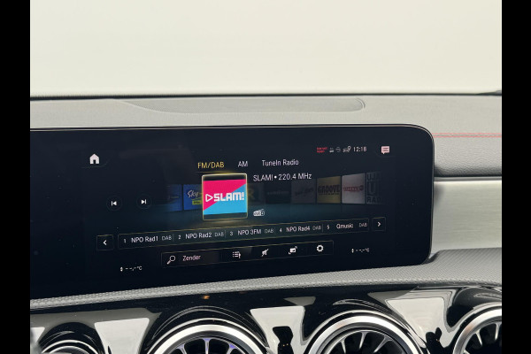 Mercedes-Benz CLA-Klasse 180 AMG Line AMG-LINE | SFEER VERLICHTING | WIDE-SCREEN