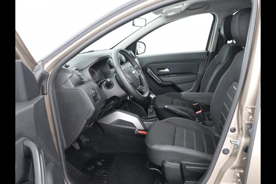 Dacia Duster 1.3 TCe Prestige | 360 Camera | Trekhaak | Carplay | Navigatie | Climate control | Dodehoek detectie | Parkeerhulp | Cruise control | Bluetooth | Origineel NL